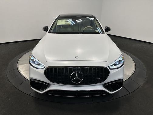 SIGNATURE MOONLIGHT WHITE MAGNO 2026 Mercedes-Benz AMG S 63 E 4MATIC