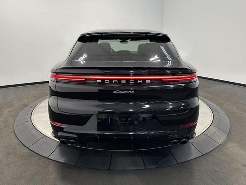 Chromite Black Metallic 2026 Porsche Cayenne Cayenne