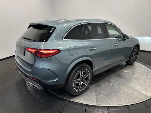 Verde Silver Metallic 2026 Mercedes-Benz GLC 300 4MATIC