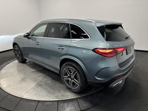Verde Silver Metallic 2026 Mercedes-Benz GLC 300 4MATIC