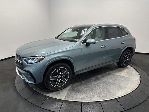 Verde Silver Metallic 2026 Mercedes-Benz GLC 300 4MATIC
