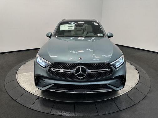 Verde Silver Metallic 2026 Mercedes-Benz GLC 300 4MATIC