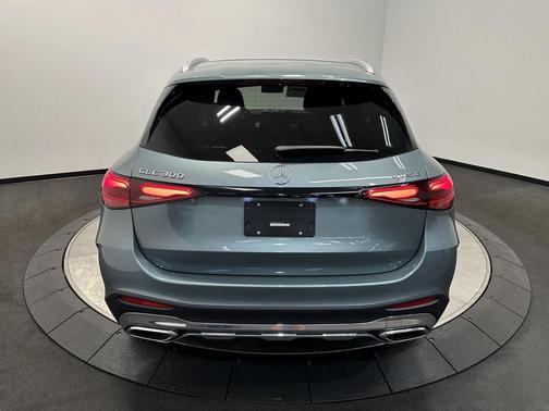 Verde Silver Metallic 2026 Mercedes-Benz GLC 300 4MATIC