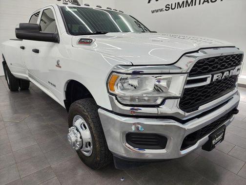 2022 RAM 3500 Tradesman Crew Cab 4x4 8' Box