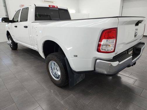 2022 RAM 3500 Tradesman Crew Cab 4x4 8' Box