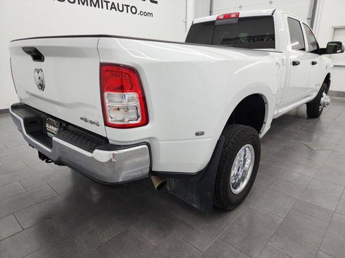 2022 RAM 3500 Tradesman Crew Cab 4x4 8' Box