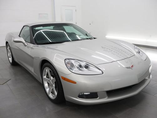 Machine Silver Metallic 2005 Chevrolet Corvette Base