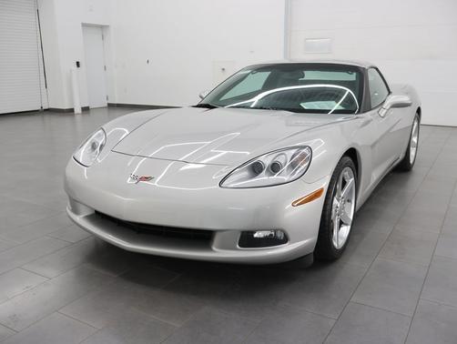 Machine Silver Metallic 2005 Chevrolet Corvette Base
