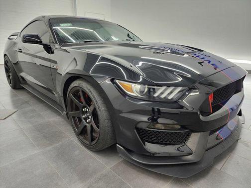 2016 Ford Shelby GT350R Base