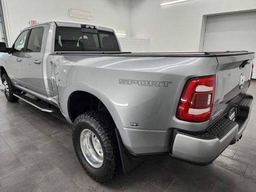 2022 RAM 3500 Big Horn Crew Cab 4x4 8' Box