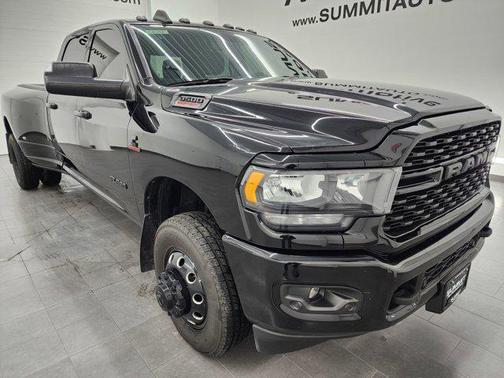 2022 RAM 3500 Big Horn Crew Cab 4x4 8' Box