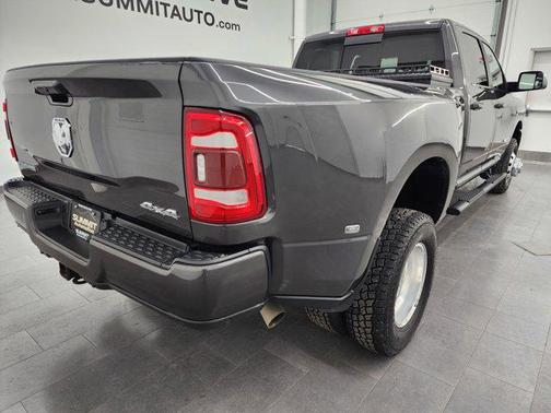 2022 RAM 3500 Big Horn Crew Cab 4x4 8' Box