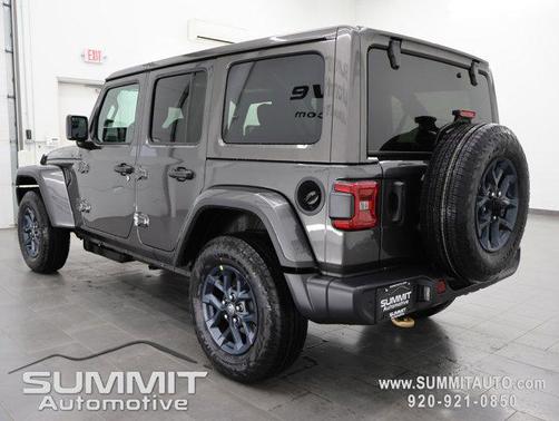 Granite Crystal Metallic Clearcoat 2026 Jeep Wrangler 4-Door 85th Anniversary Edition