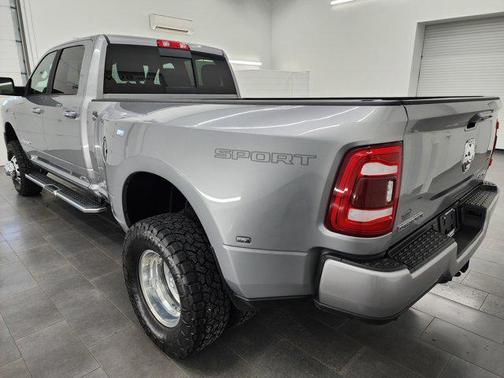 2021 RAM 3500 Big Horn Crew Cab 4x4 8' Box