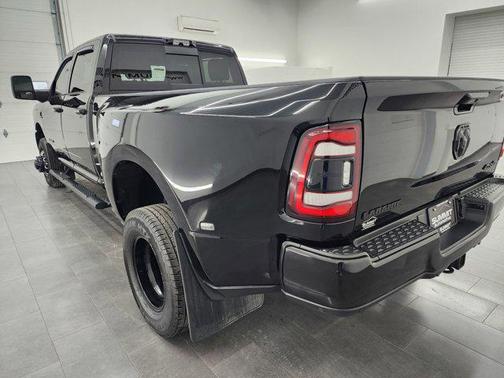 2024 RAM 3500 Laramie Crew Cab 4x4 8' Box