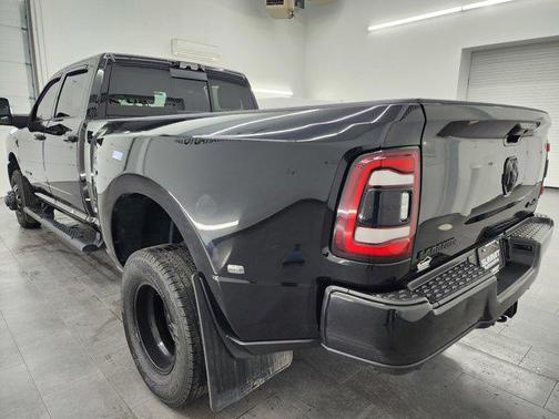 2024 RAM 3500 Laramie Crew Cab 4x4 8' Box