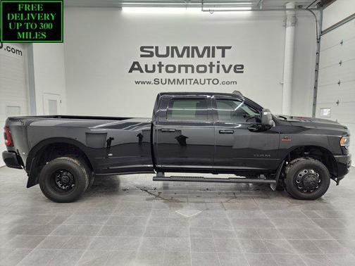 2024 RAM 3500 Laramie Crew Cab 4x4 8' Box