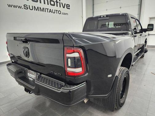 2024 RAM 3500 Laramie Crew Cab 4x4 8' Box