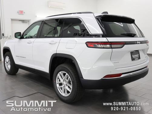 Bright White Clearcoat 2026 Jeep Grand Cherokee Altitude
