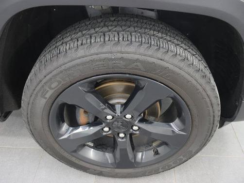 Bright White Clearcoat 2023 Jeep Grand Cherokee Altitude