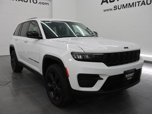 Bright White Clearcoat 2023 Jeep Grand Cherokee Altitude