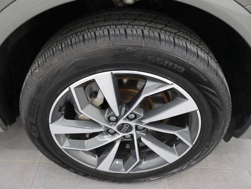 Chronos Gray Metallic 2024 Audi Q5 45 S line Premium Plus