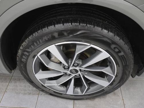 2024 Audi Q5 45 S line Premium Plus