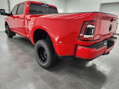 2023 RAM 3500 Laramie Crew Cab 4x4 8' Box