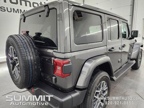 2025 Jeep Wrangler 4-Door Sahara 4x4
