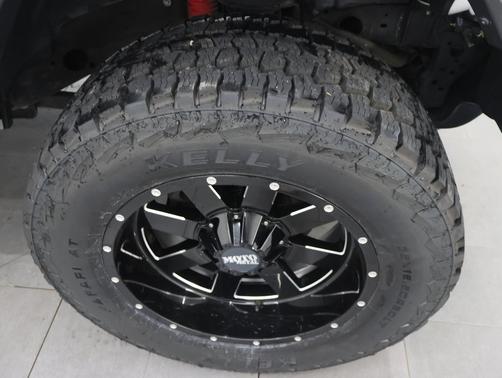 Bright White Clearcoat 2019 Jeep Wrangler Unlimited Sahara