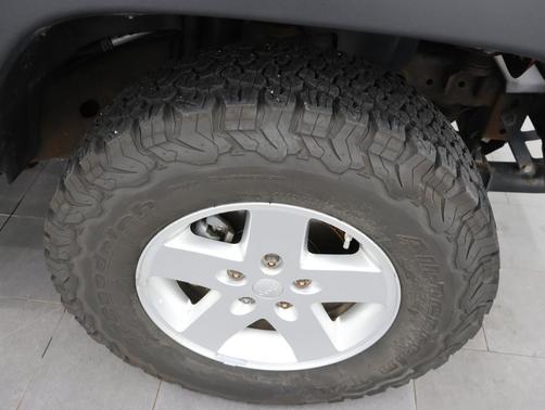 Red Rock Crystal Pearl 2009 Jeep Wrangler X