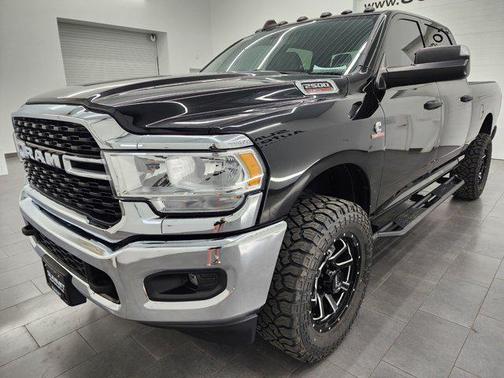 2022 RAM 2500 Big Horn Crew Cab 4x4 6'4' Box