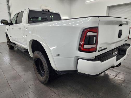 2022 RAM 3500 Laramie Crew Cab 4x4 8' Box