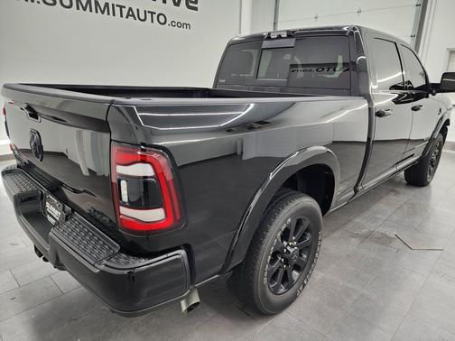 Diamond Black Crystal Pearlcoat 2022 RAM 3500 Laramie Crew Cab 4x4 6'4' Box