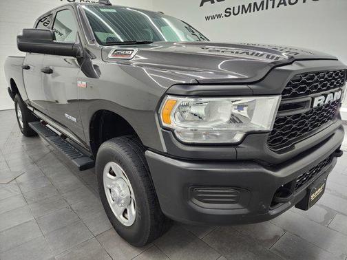 2022 RAM 2500 Tradesman Crew Cab 4x4 6'4' Box