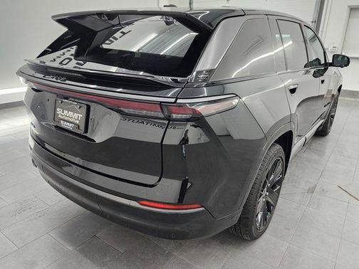 2024 Jeep Wagoneer S Launch Edition