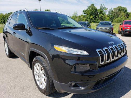 Brilliant Black Crystal Pearlcoat 2016 Jeep Cherokee Latitude