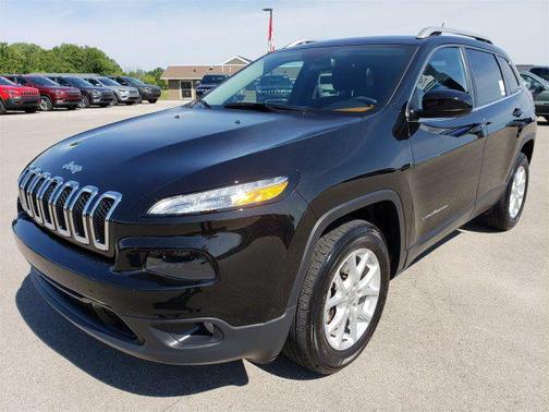 Brilliant Black Crystal Pearlcoat 2016 Jeep Cherokee Latitude