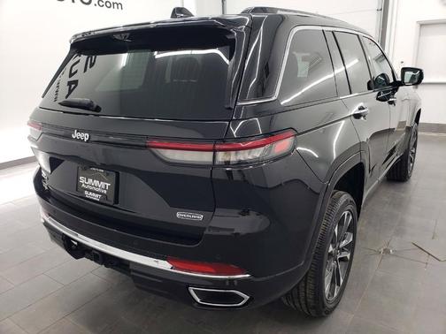 Photo 4 of 41 of 2022 Jeep Grand Cherokee Overland