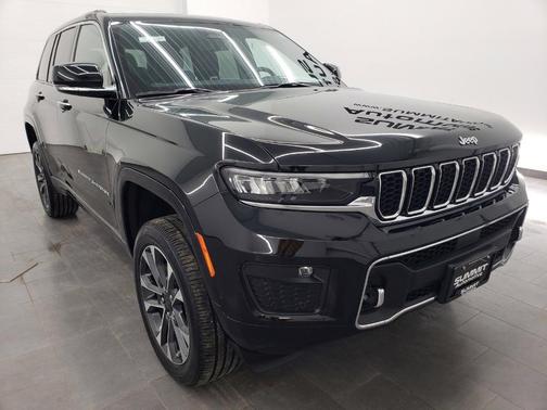 Photo 2 of 41 of 2022 Jeep Grand Cherokee Overland