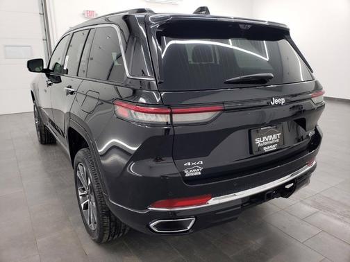 Photo 5 of 41 of 2022 Jeep Grand Cherokee Overland