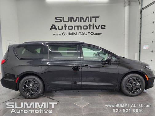 2025 Chrysler Pacifica Hybrid Premium S Appearance Pkg