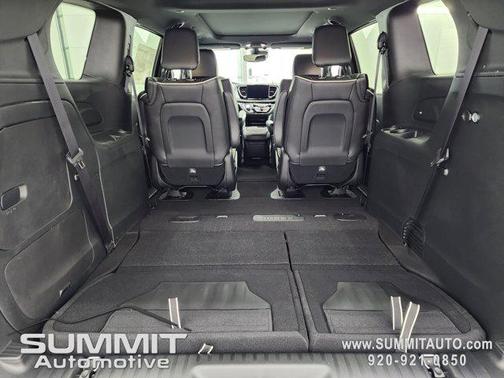 2025 Chrysler Pacifica Hybrid Premium S Appearance Pkg