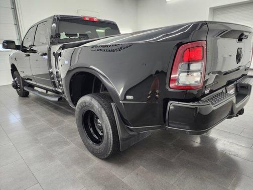 2022 RAM 3500 Big Horn Crew Cab 4x4 8' Box