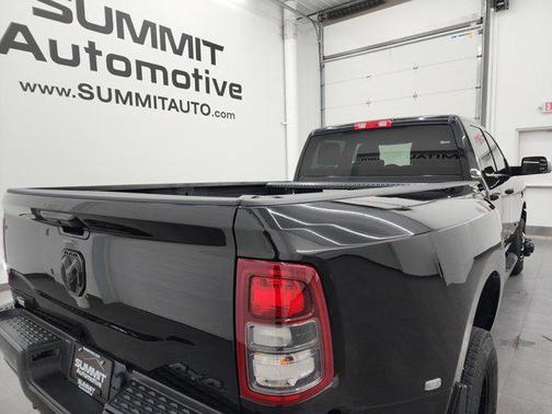 2022 RAM 3500 Big Horn Crew Cab 4x4 8' Box