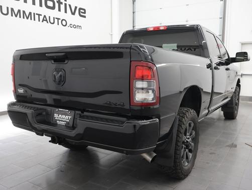 Diamond Black Crystal Pearlcoat 2022 RAM 2500 Big Horn Crew Cab 4x4 6'4' Box