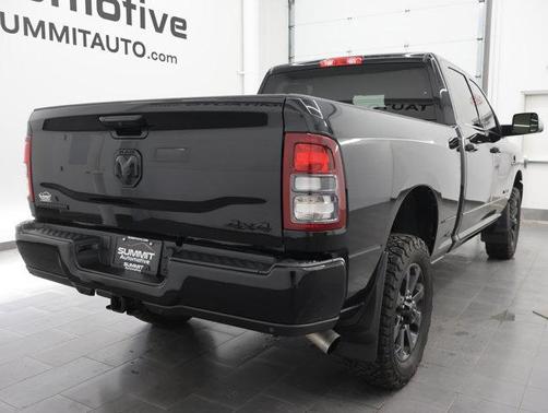Diamond Black Crystal Pearlcoat 2022 RAM 2500 Big Horn Crew Cab 4x4 6'4' Box