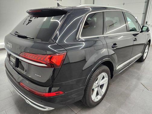 2024 Audi Q7 45 Premium Plus