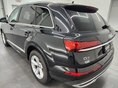 2024 Audi Q7 45 Premium Plus