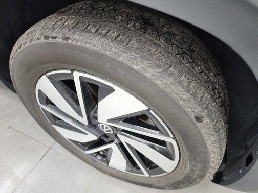 2025 Volkswagen Atlas 2.0T SE w/Technology 4MOTION